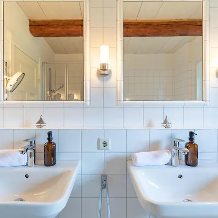 Reethus Schobuell בית נופש הוסום