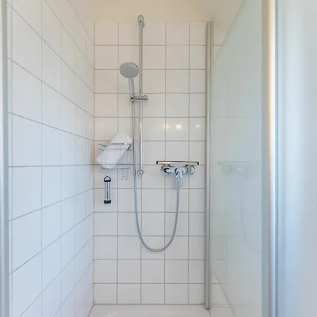 Reethus Schobuell * הוסום